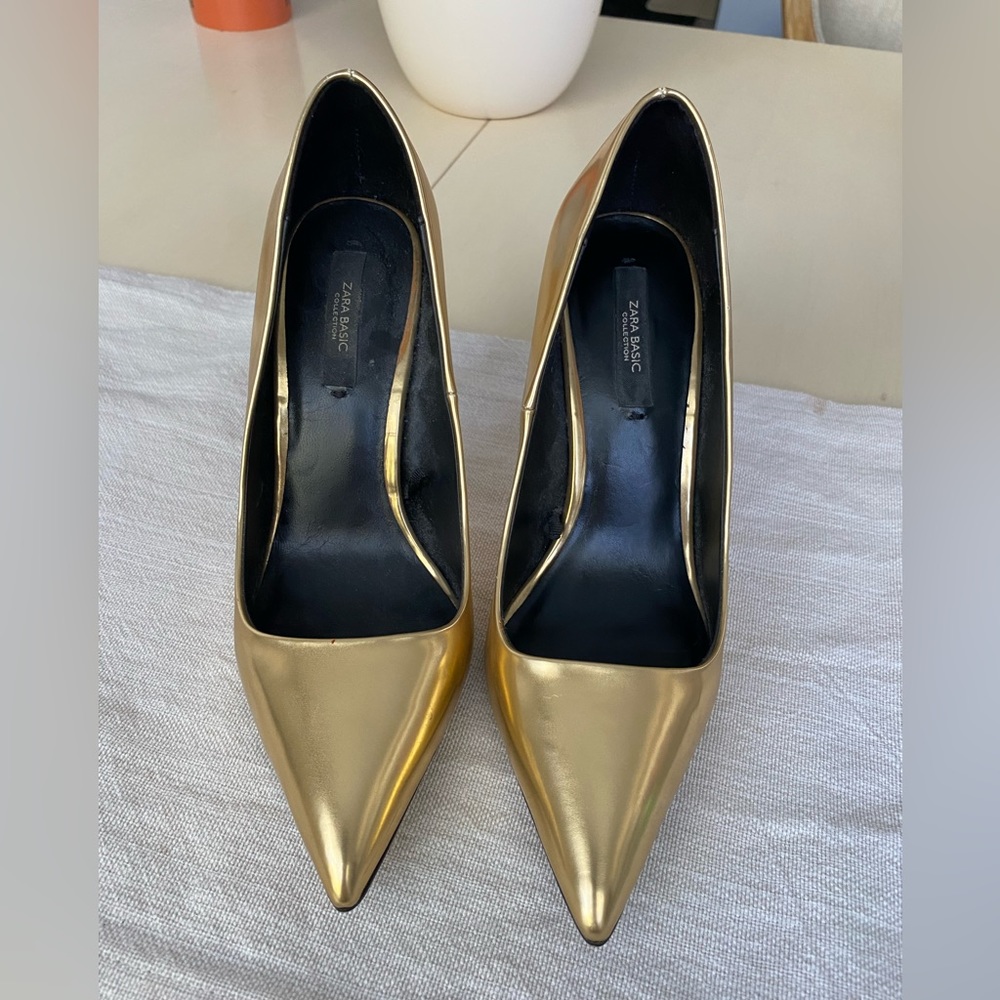 Zara metallic gold faux patent leather heels - Size 37/7